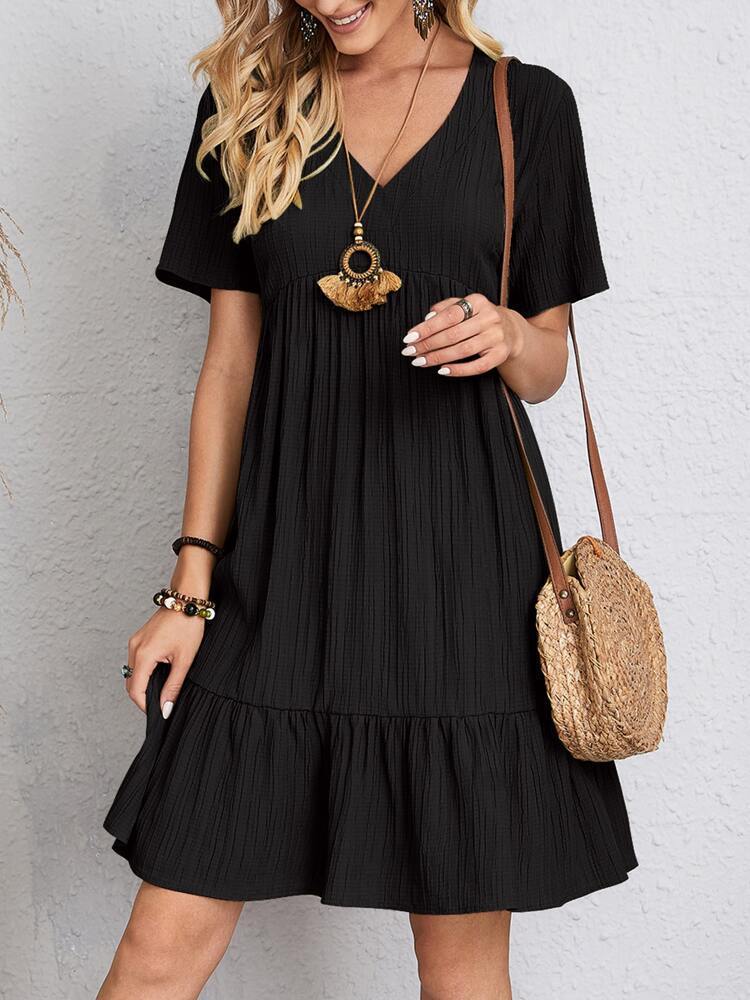 Leichtes Sommerkleid mit V-Ausschnitt