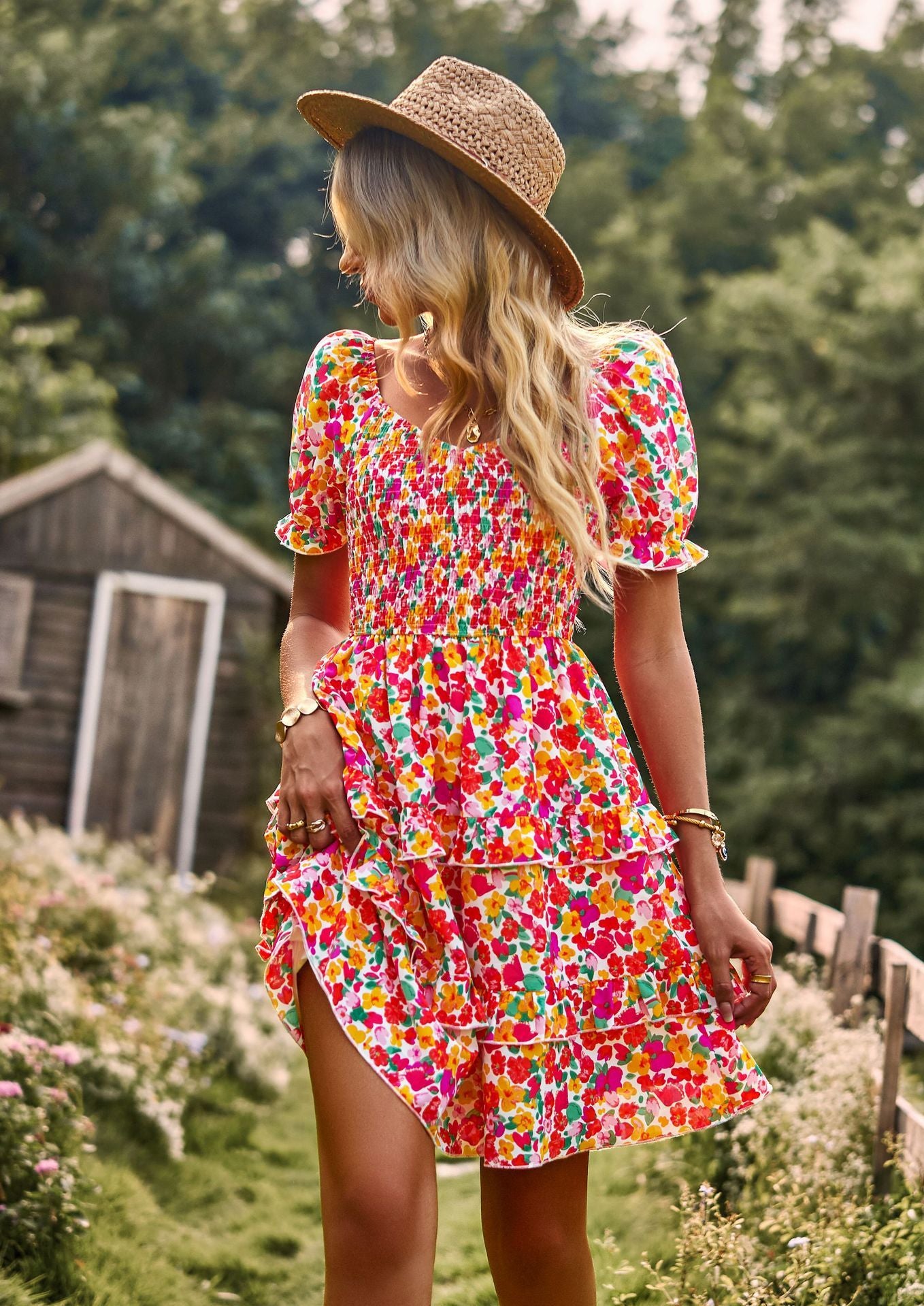 Schulterfreies Sommerkleid mit Rüschen