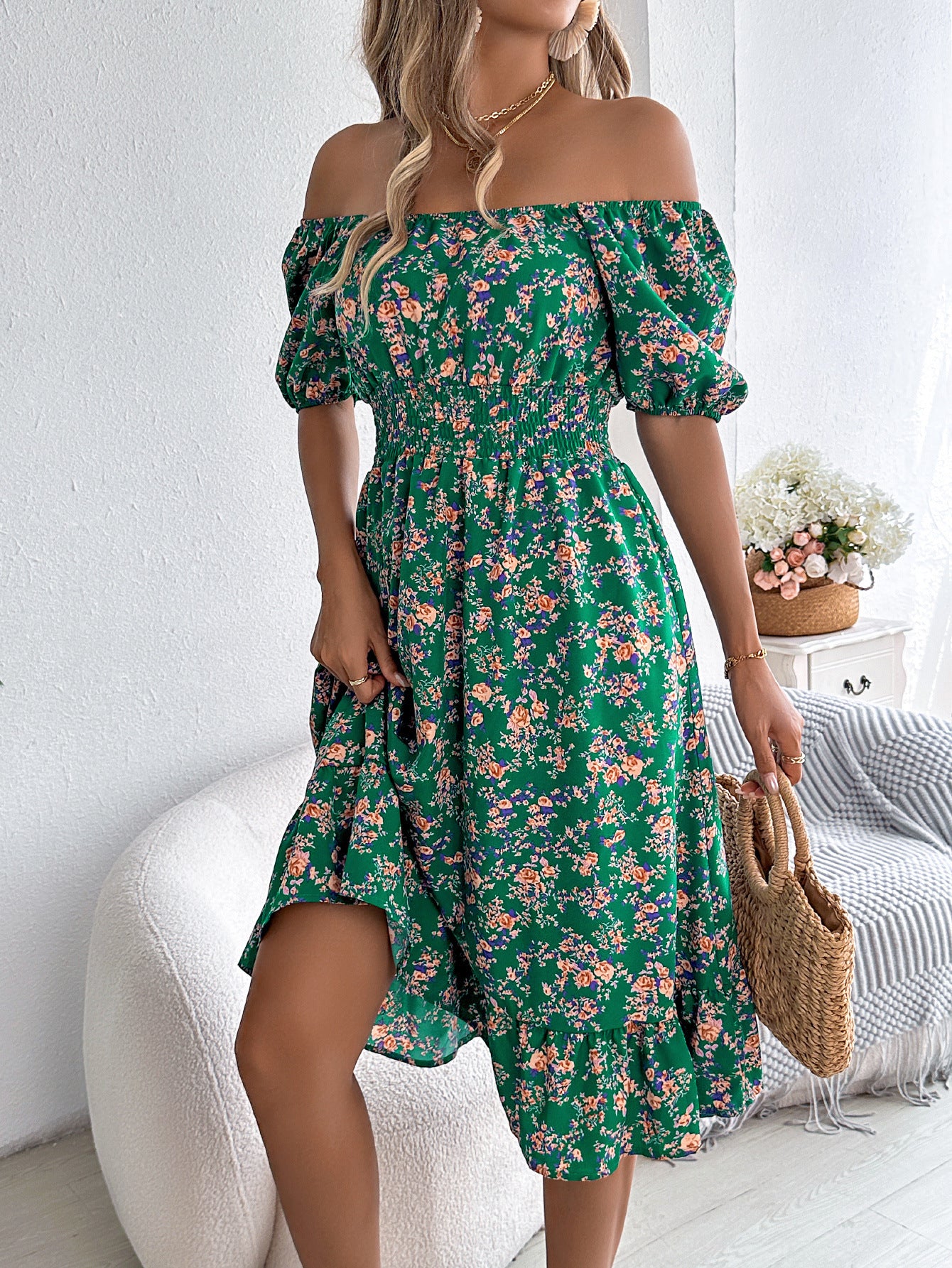 Blumenkleid mit Rüschen und quadratischem Ausschnitt