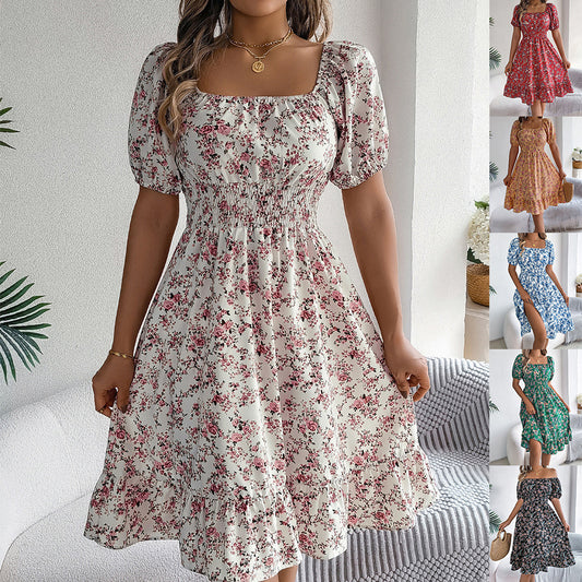 Blumenkleid mit Rüschen und quadratischem Ausschnitt