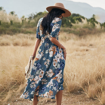 Sommerkleid mit Blumenmuster und V-Ausschnitt