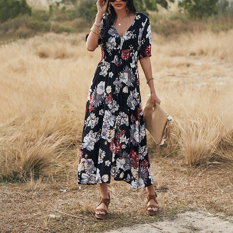 Sommerkleid mit Blumenmuster und V-Ausschnitt